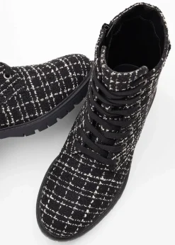 Schnürboots in Bouclé-Optik