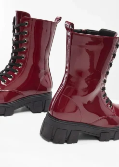 Schnürboots in Lack-Optik