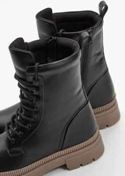 Schnürboots mit Profilsohle