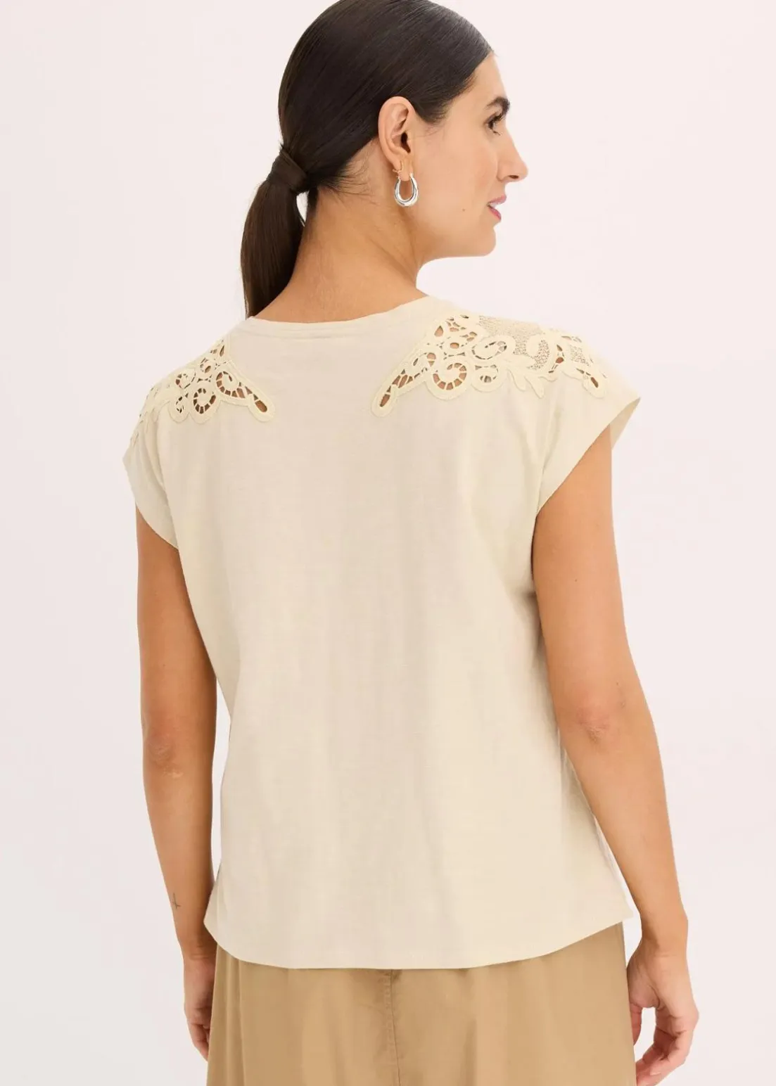 Shirt mit Crochet Detail