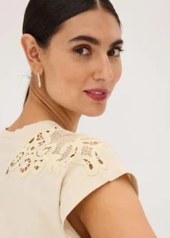 Shirt mit Crochet Detail
