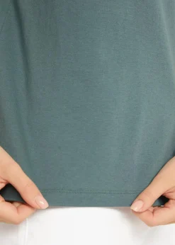 Shirt mit dekorativem Ausschnitt