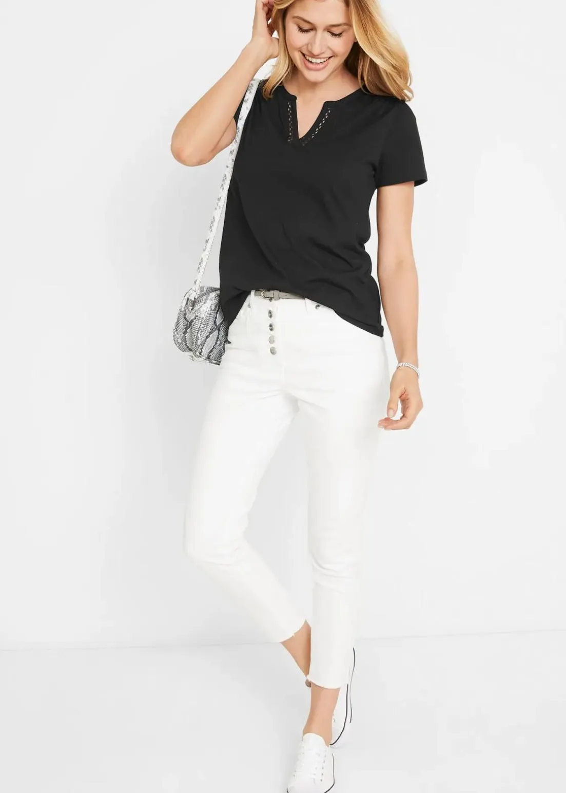 Shirt mit dekorativem Ausschnitt