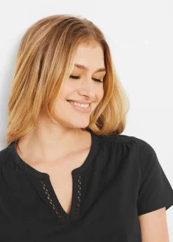 Shirt mit dekorativem Ausschnitt