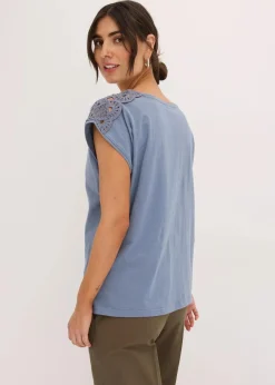 Shirt mit Häkeleinsätzen