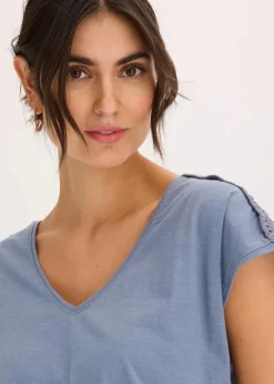 Shirt mit Häkeleinsätzen