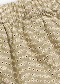 Shorts mit Lochstickerei