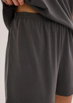 Shorty aus leichtem weichem Material