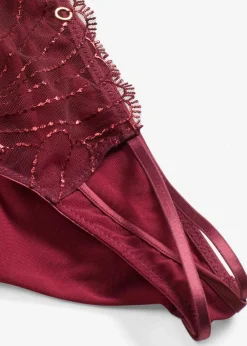 Slip aus edler Stickerei