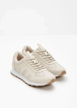 Sneaker mit Mesh-Einsatz