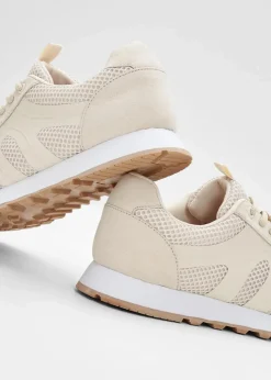 Sneaker mit Mesh-Einsatz