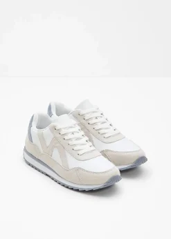 Sneaker mit Profilsohle