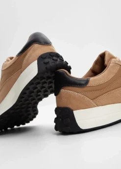 Sneaker mit Profilsohle