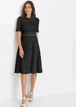 Spitzenkleid mit Häkeleinsatz