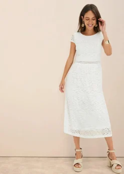 Spitzenkleid mit Häkel-Einsatz in der Taille