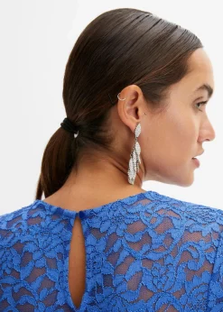 Spitzenkleid mit Häkeleinsatz