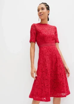 Spitzenkleid mit Häkeleinsatz