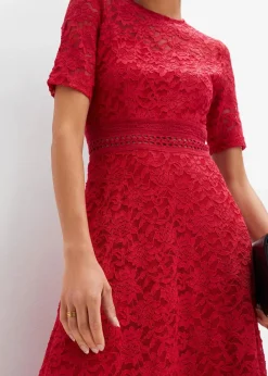 Spitzenkleid mit Häkeleinsatz