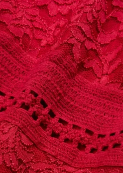 Spitzenkleid mit Häkeleinsatz