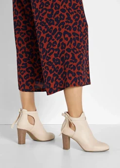 Stiefeletten mit Cut-Outs