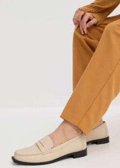 Stoffhose im Barrelfit