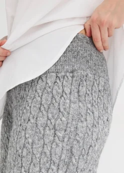 Strickhose mit Zopfmuster