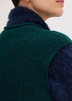 Strickweste mit dekorativen Knöpfen