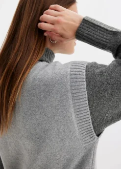 Strickweste mit Zopfmuster