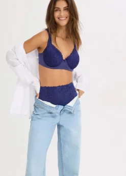 Taillenpanty mit zarter Spitze