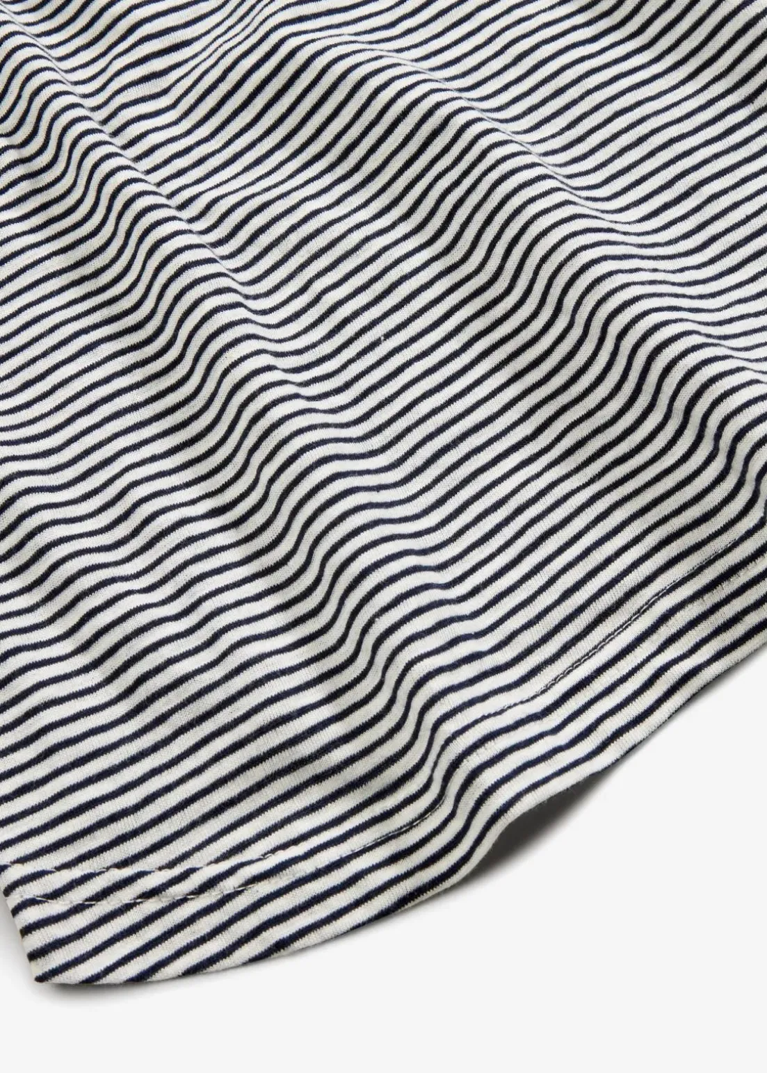 Top mit Knopfleiste am Rücken