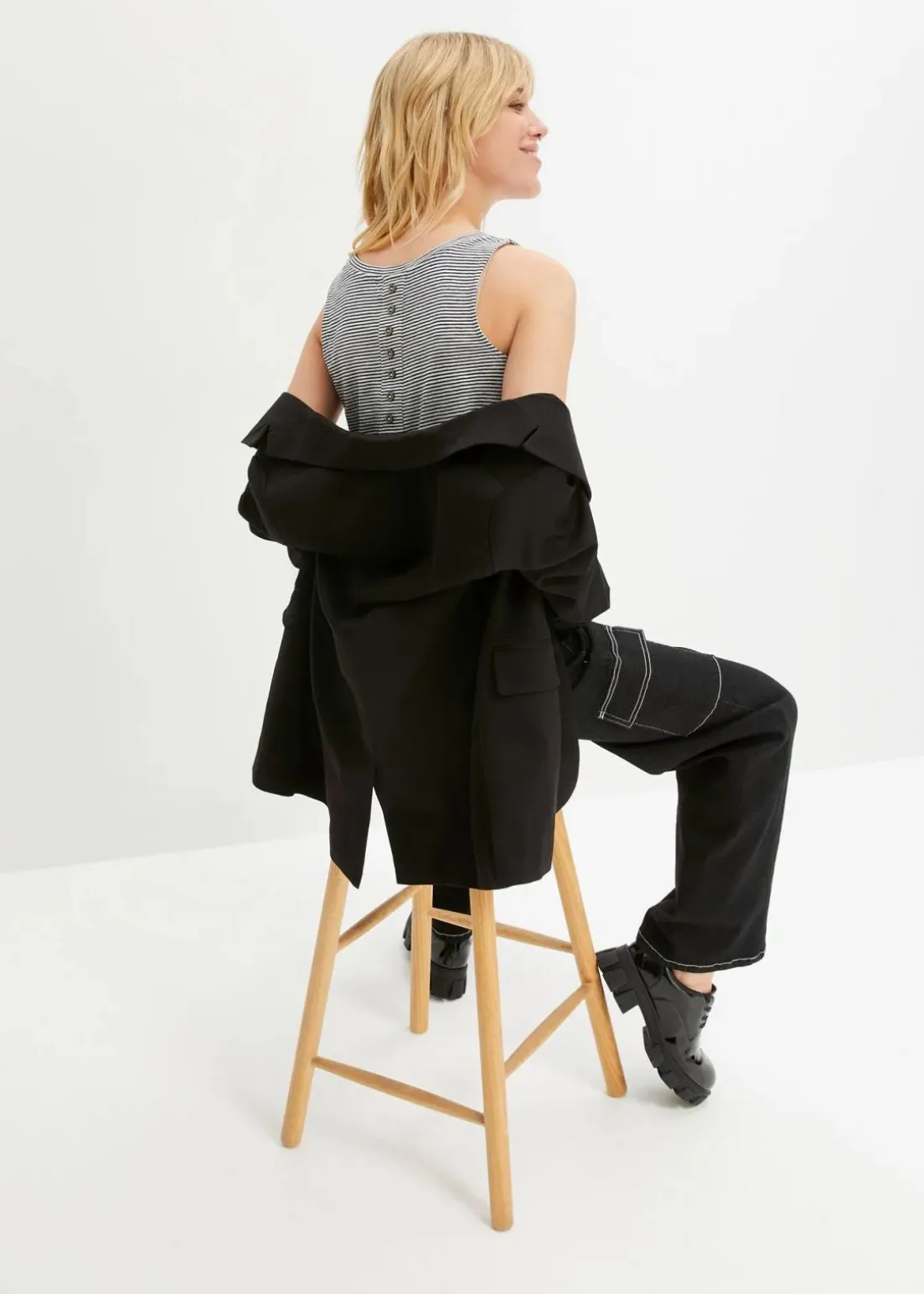 Top mit Knopfleiste am Rücken