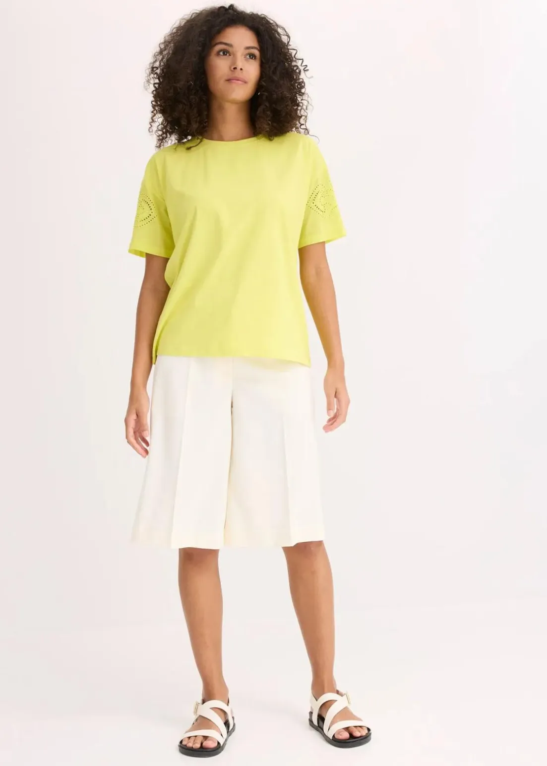 T-Shirt mit Lochstickerei