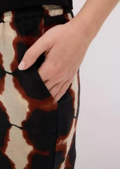 weite Hose mit Batik-Print